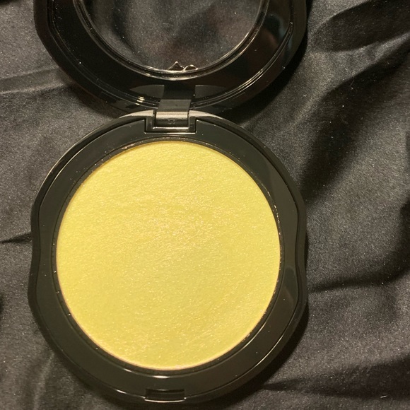 Kat Von D Metal Crush Extreme Highlighter Full Size shade “Gravitron” - Picture 3 of 7